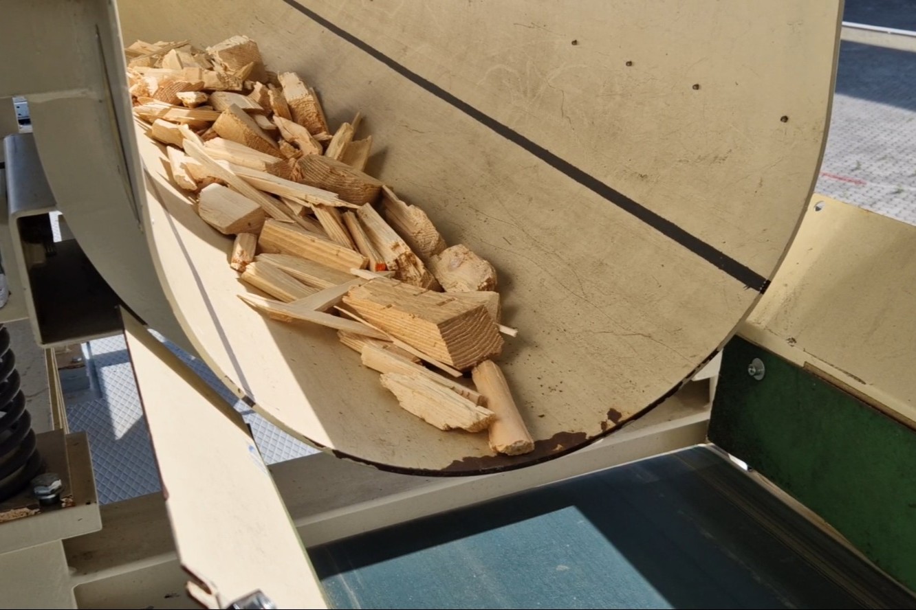 RevoStrand centrifugal strander mill by Globus Srl – industrial wood strand production machine for OSB and SLPB panels
