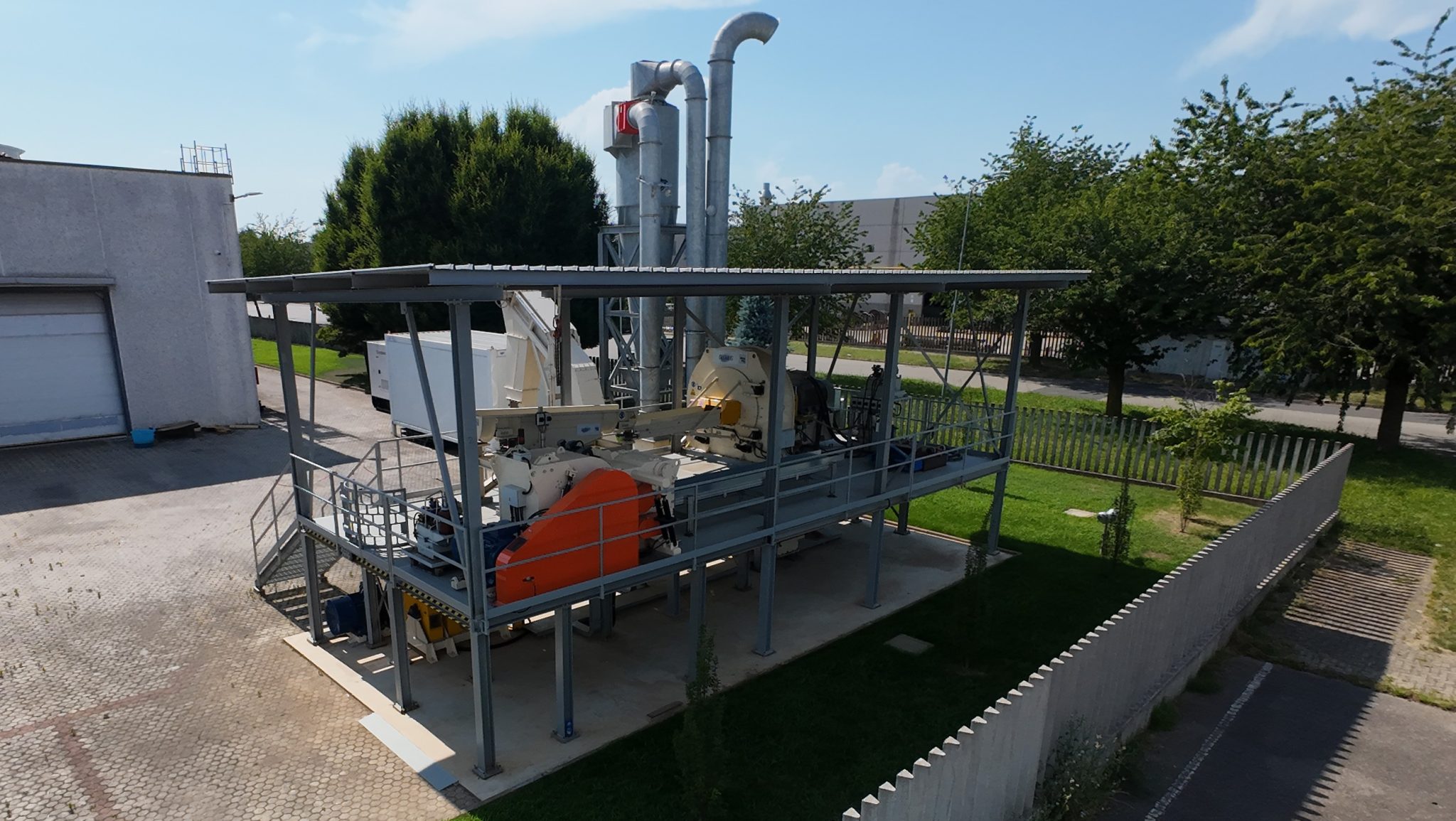 Globus industrial Test Centre pilot plant for wood processing and recycling material testing