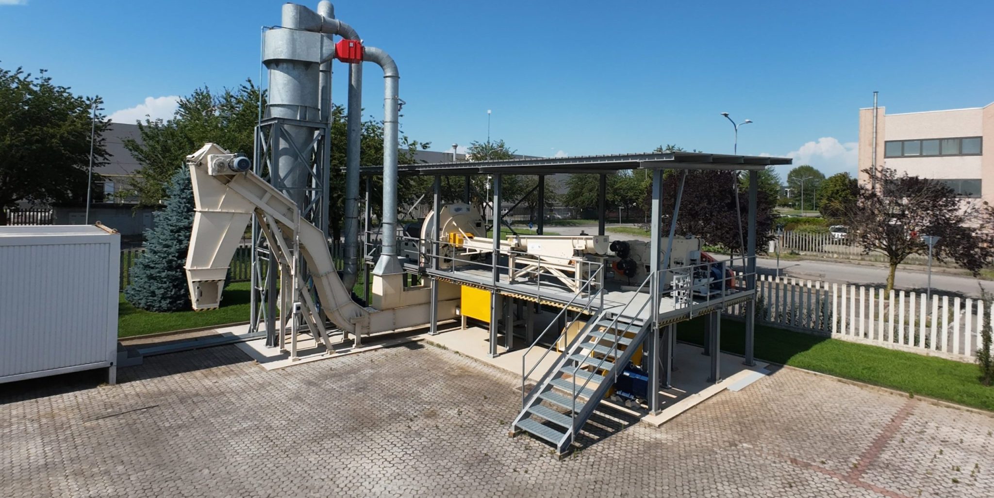 Globus industrial Test Centre pilot plant for wood processing and recycling material testing