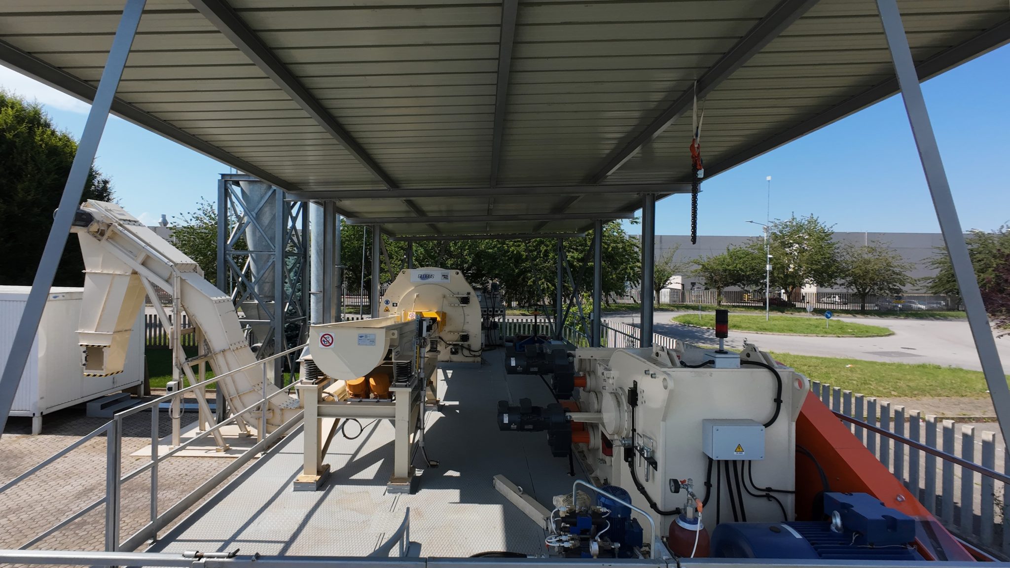 Globus industrial Test Centre pilot plant for wood processing and recycling material testing