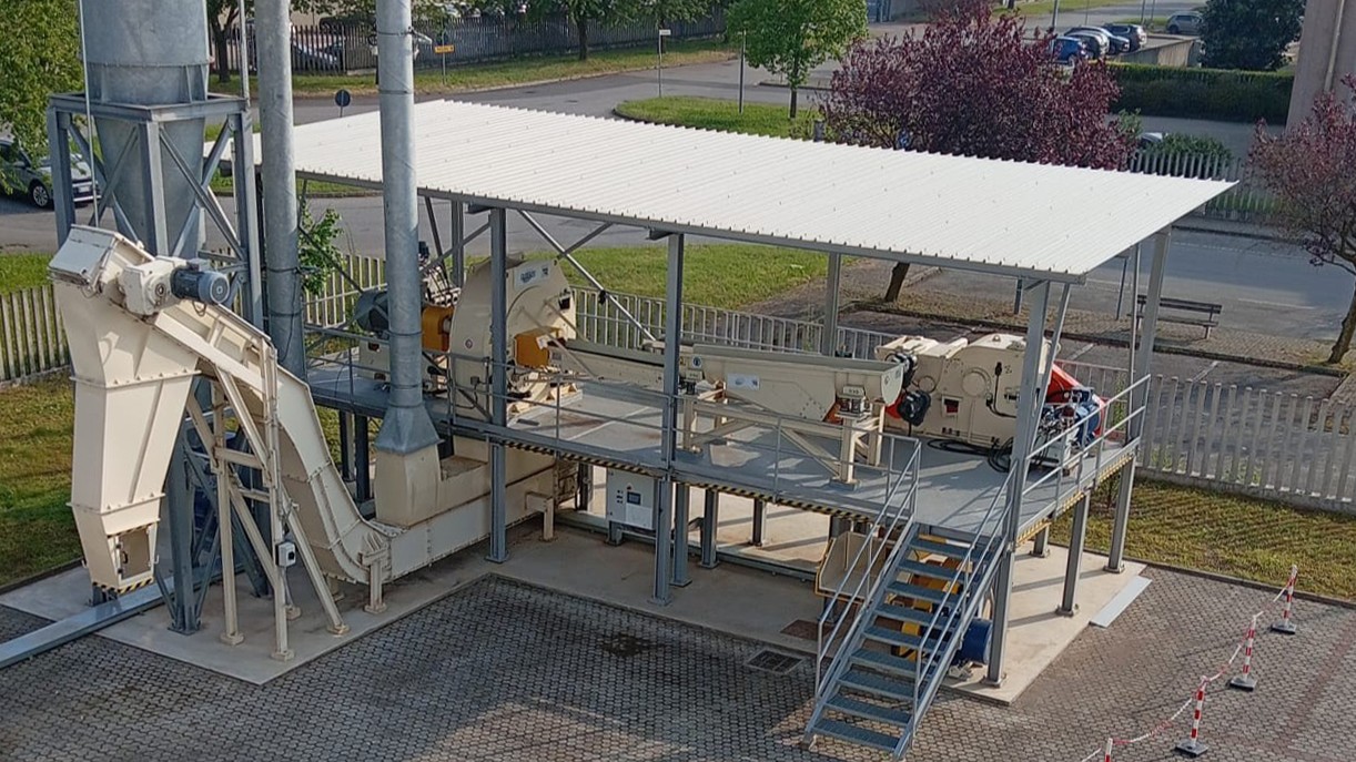 Globus industrial Test Centre pilot plant for wood processing and recycling material testing