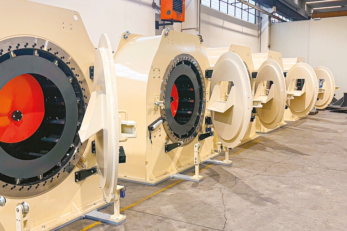 SRC knife ring flaker by Globus Srl – industrial wood flaking machine for PB and OSB production